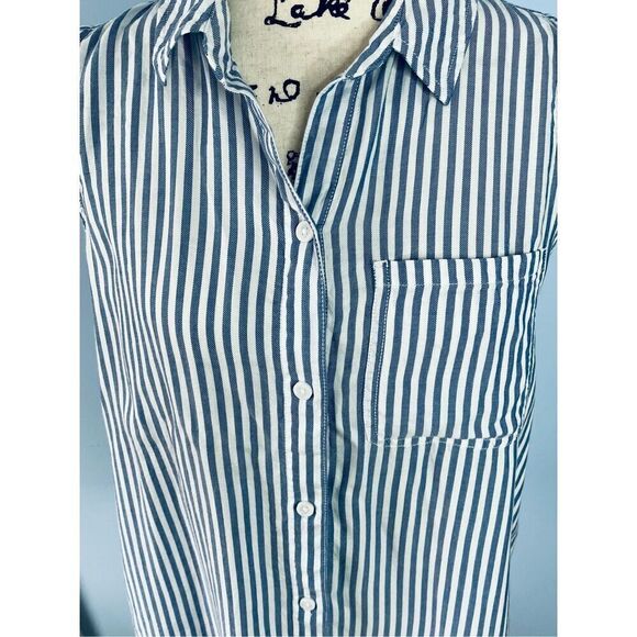 Beach Lunch Lounge Women’s M Blue and White Striped Sleeveless Button Up Collare - Picture 2 of 8